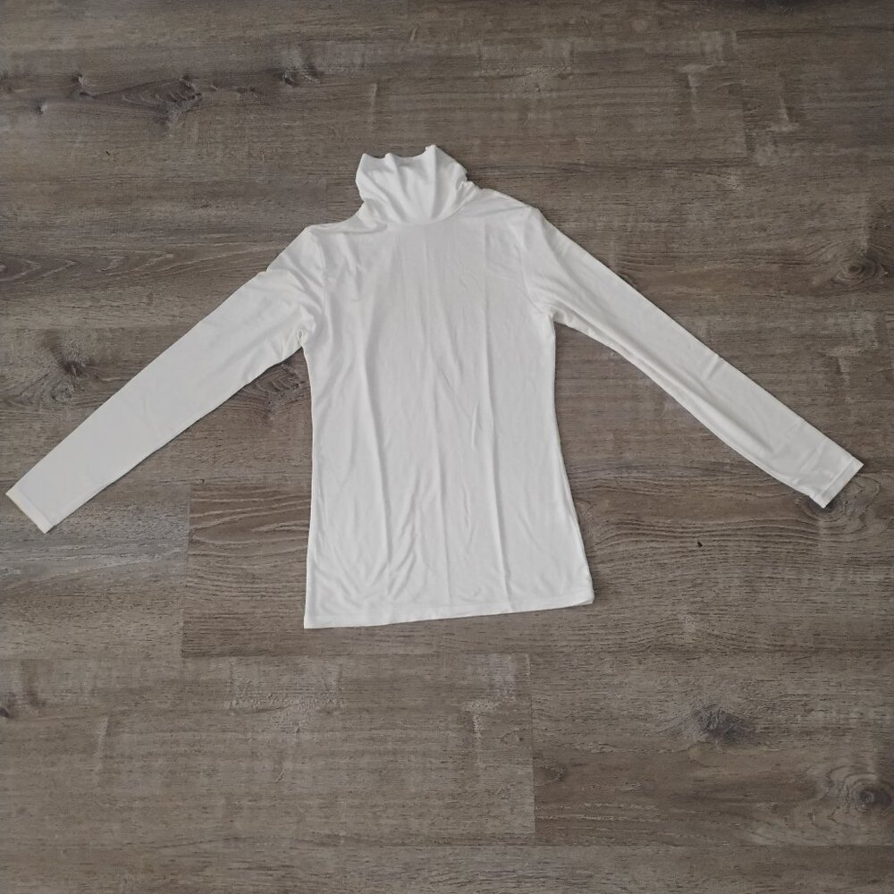 Uniqlo Heattech White Turtleneck Long Sleeve - Women’s XS - Essential Base Layer